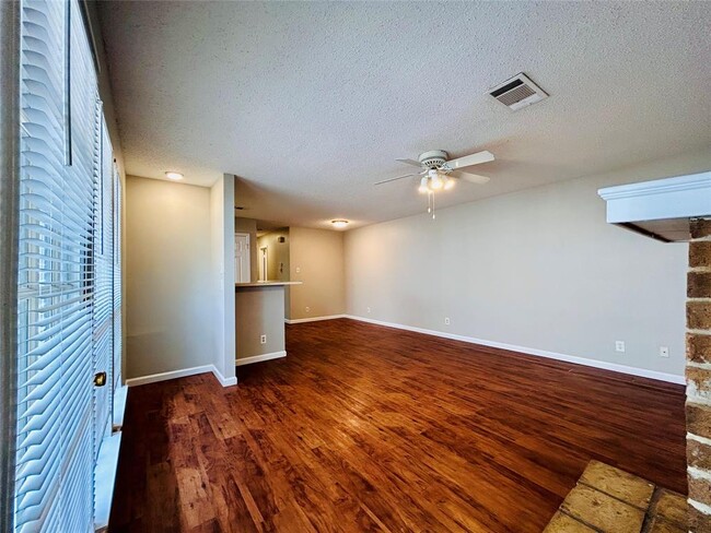 Building Photo - 9221 Kempler Dr