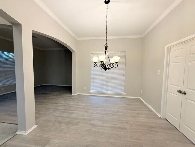 Building Photo - 2405 Hopkins Dr