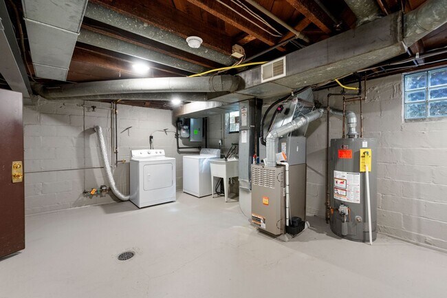 Building Photo - AVAILABLE OCT 1ST!! RENOVATED 3-BEDROOM PENN HILLS!!