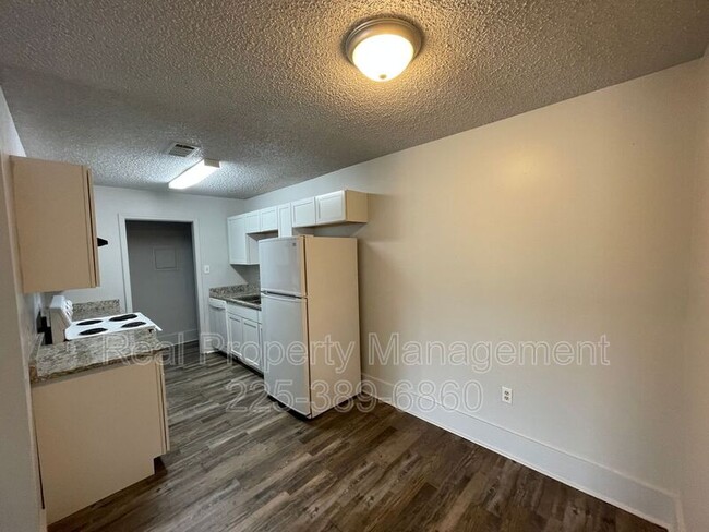 Building Photo - 1005 Shilo St