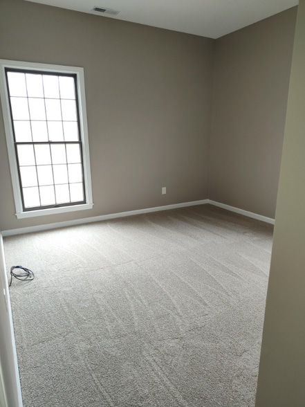 Building Photo - 96 Poquonock Ave