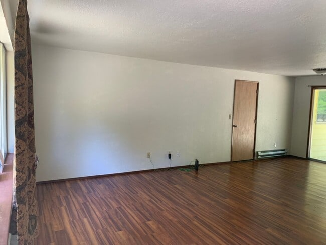 Building Photo - 3 Bed/1 Bath +Garage & Shop, Marblemount