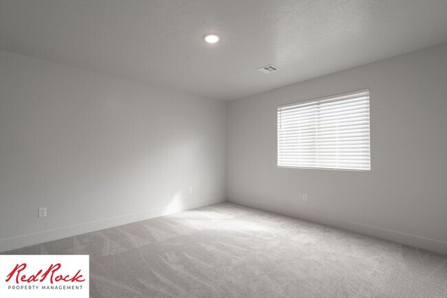 Building Photo - Innovative Design! 4 Bedroom Home in the Beautiful Desert Playa Community