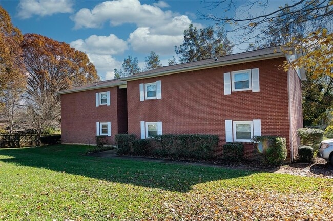 Building Photo - 1237 15th Ave NW