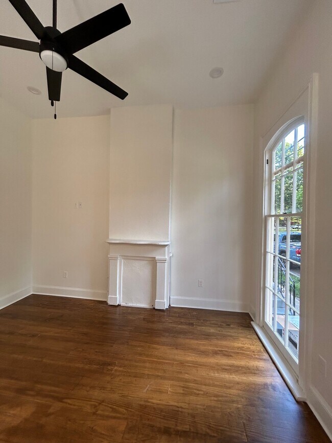 Building Photo - 1015 N Galvez St