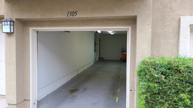 Garage - 1305 Elk Grove