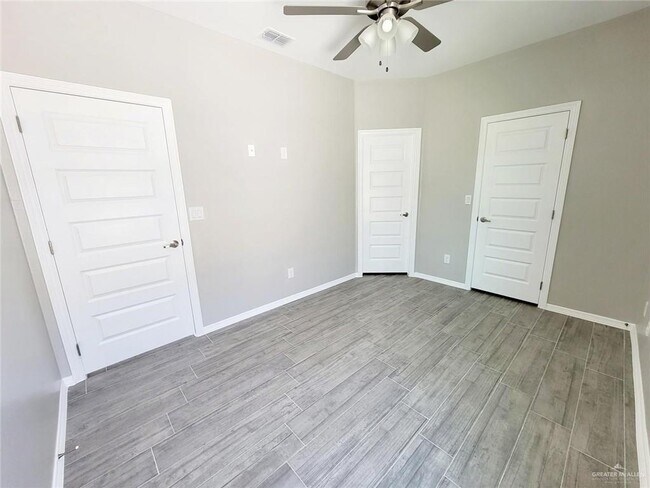 Building Photo - 21 Davenport St