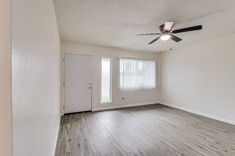 Building Photo - 1005 Mira Loma Dr