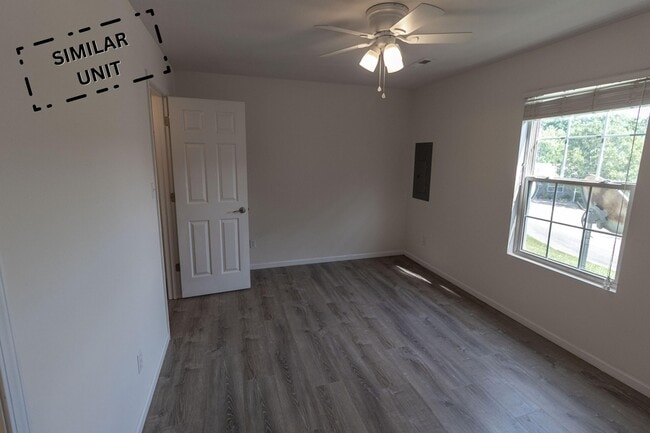 Building Photo - 3300 E St Charles Rd