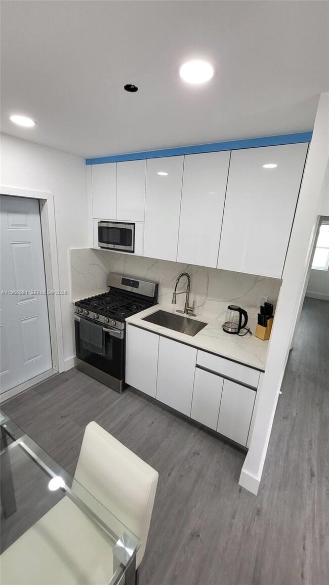 Building Photo - 821 NE 6th St