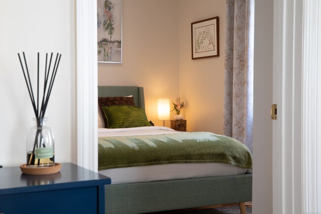 Building Photo - 29 Quintard Terrace