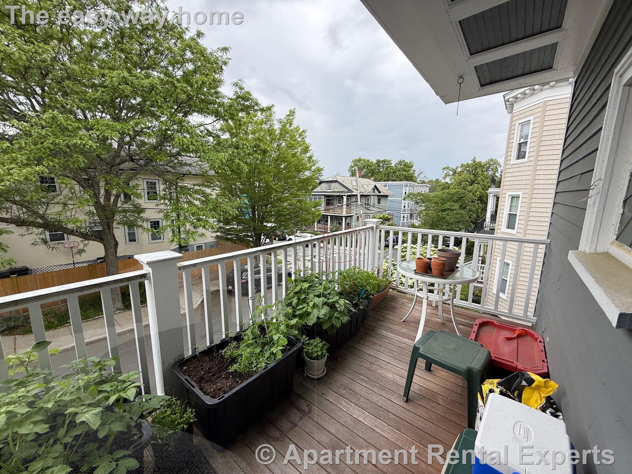 Building Photo - 13 Standish St