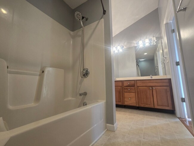 Building Photo - Conveniently located 3br/2ba house in Maryville