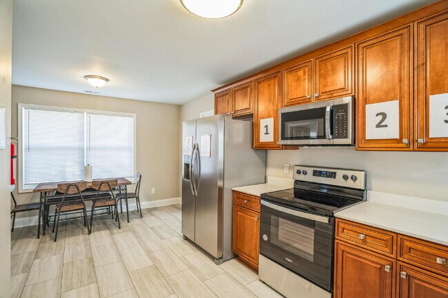 Building Photo - The Beverly – Stylish, Newly-Renovated Home in Raleigh with Great Location!