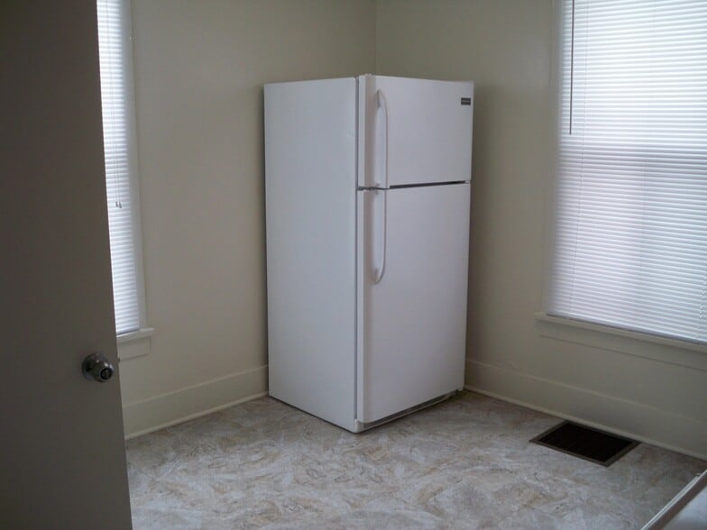 Building Photo - 1023 S College St
