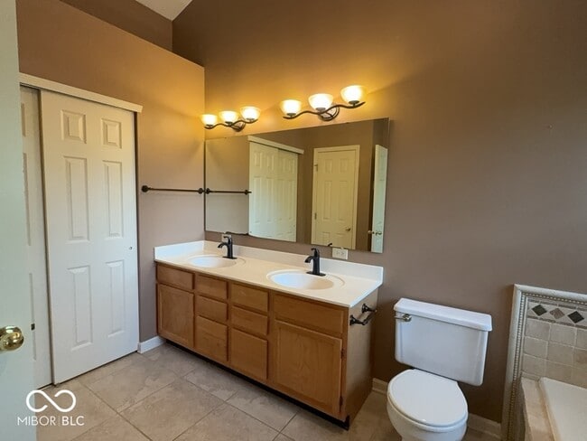 Building Photo - 10765 Belmont Cir