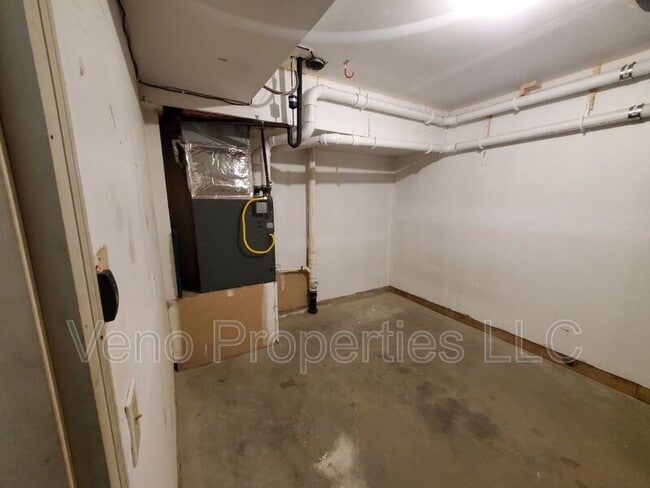 Building Photo - 66 Plaza Ave