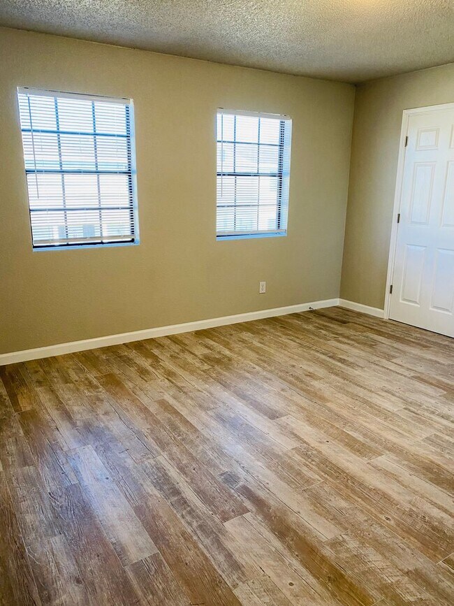 Building Photo - 6017B Bedford Dr