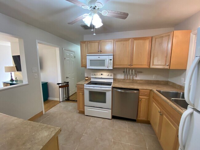 Building Photo - South AVL - 3/2 with Finished Basement!