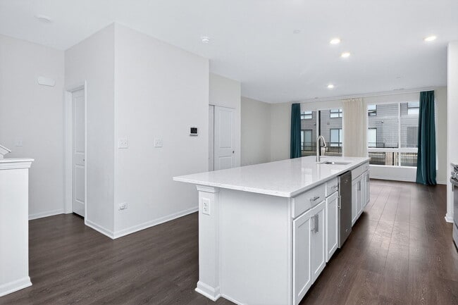 Building Photo - 1276 Lakepointe Dr