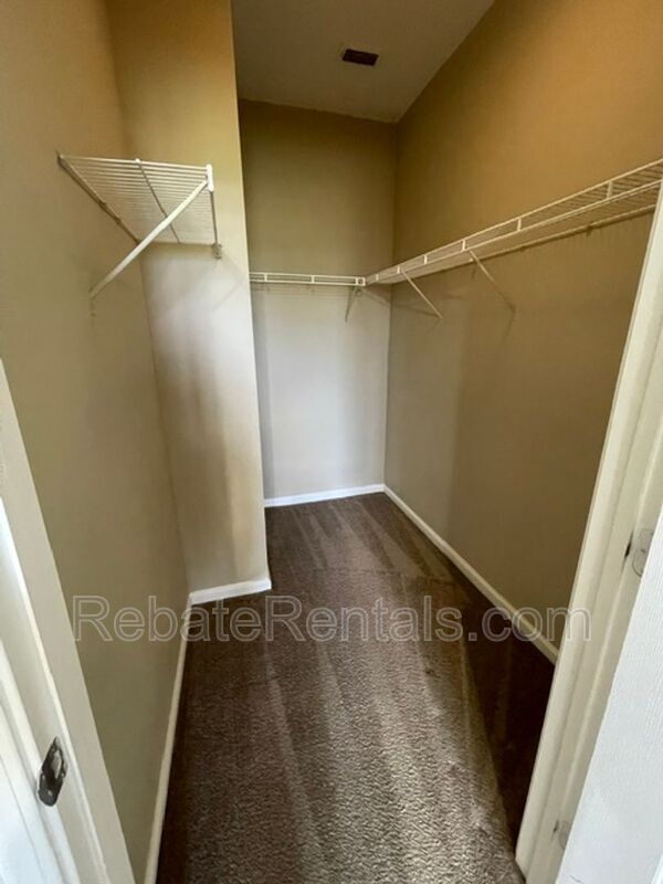 Building Photo - 7801 Point Meadows Dr