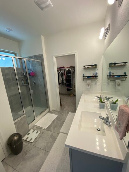 Building Photo - 10406 Bramble Berry Dr