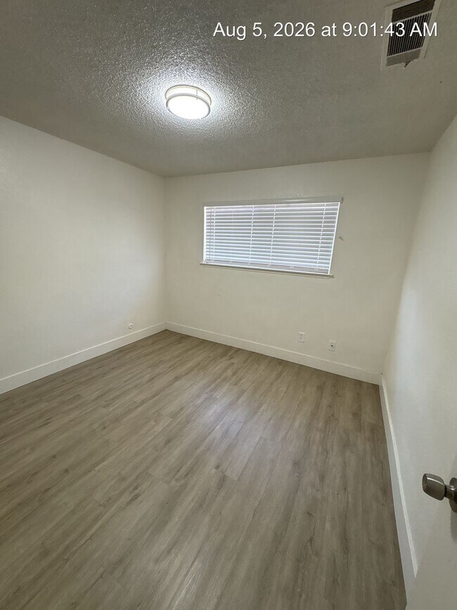 Building Photo - 2113 W Inyo Ave
