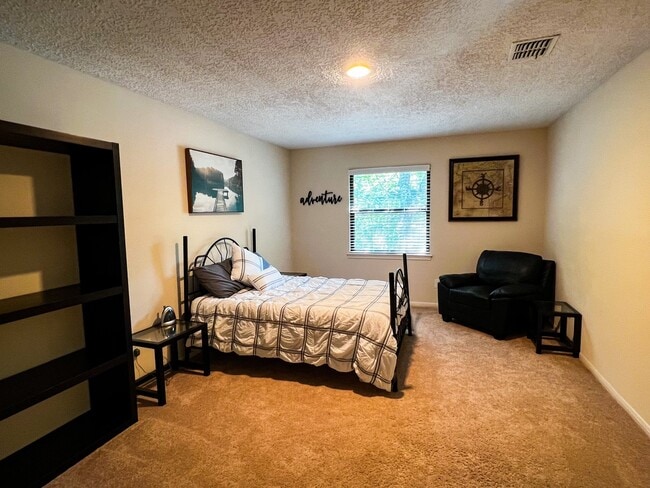 Building Photo - 28 Tangle Brush Dr