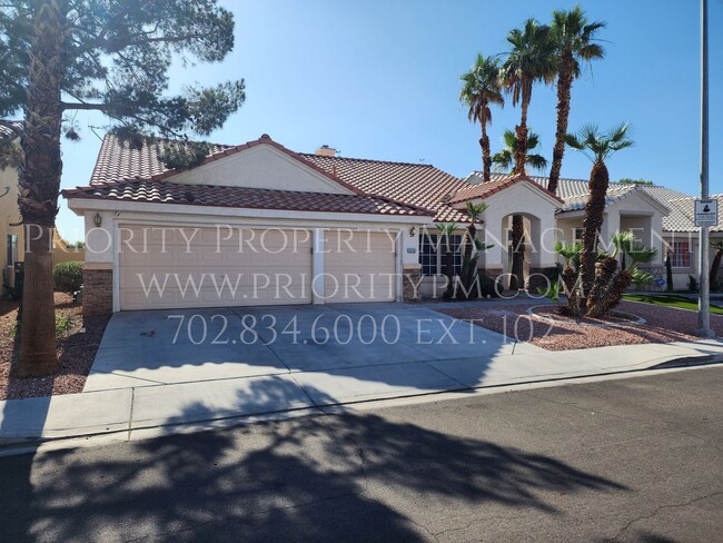 Building Photo - Stallion Mountain Golf Course Home~4 Bed ~...