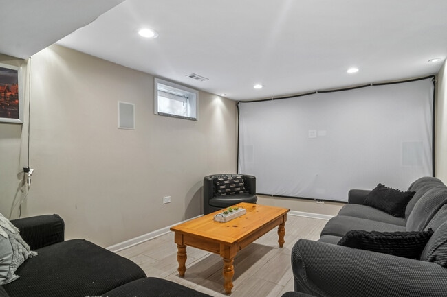 Building Photo - 102 S Ashland Ave