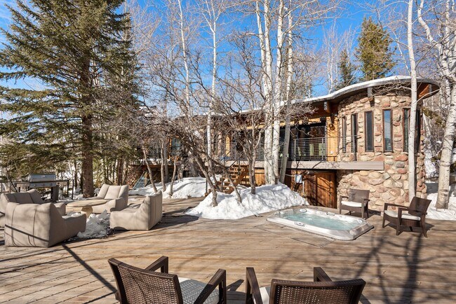 Building Photo - 164 Eastwood Rd