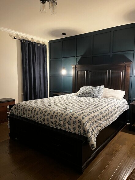 Building Photo - 213 Sutton Way