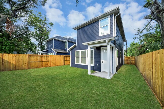 Building Photo - 7907 Dandy St