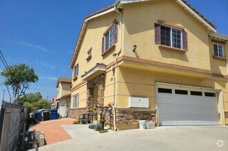 Building Photo - 122 N Ave 23