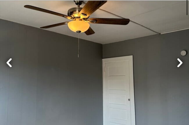 Building Photo - 813 10th St