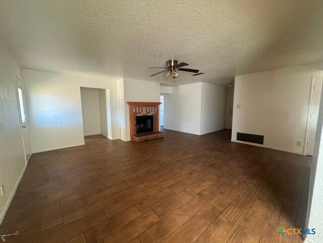 Building Photo - 3804 Captain Dr