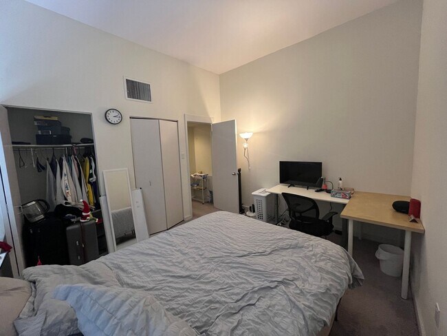 Building Photo - Welcome to Urban Elegance in the Heart of Historic Old City, Philadelphia