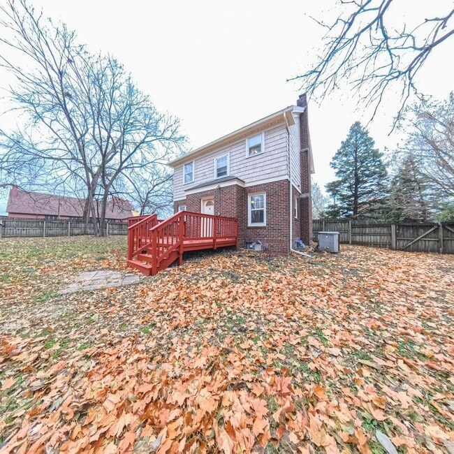 Building Photo - Beautiful 3 bedroom 1 bathroom home