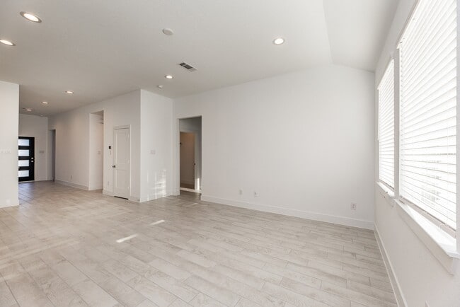 Building Photo - 4802 Seabourne Landing Dr