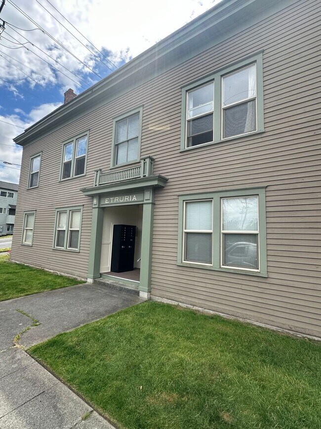 Building Photo - 69 Etruria St