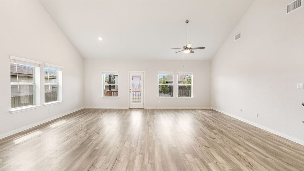 Building Photo - 10226 Juniper Oaks