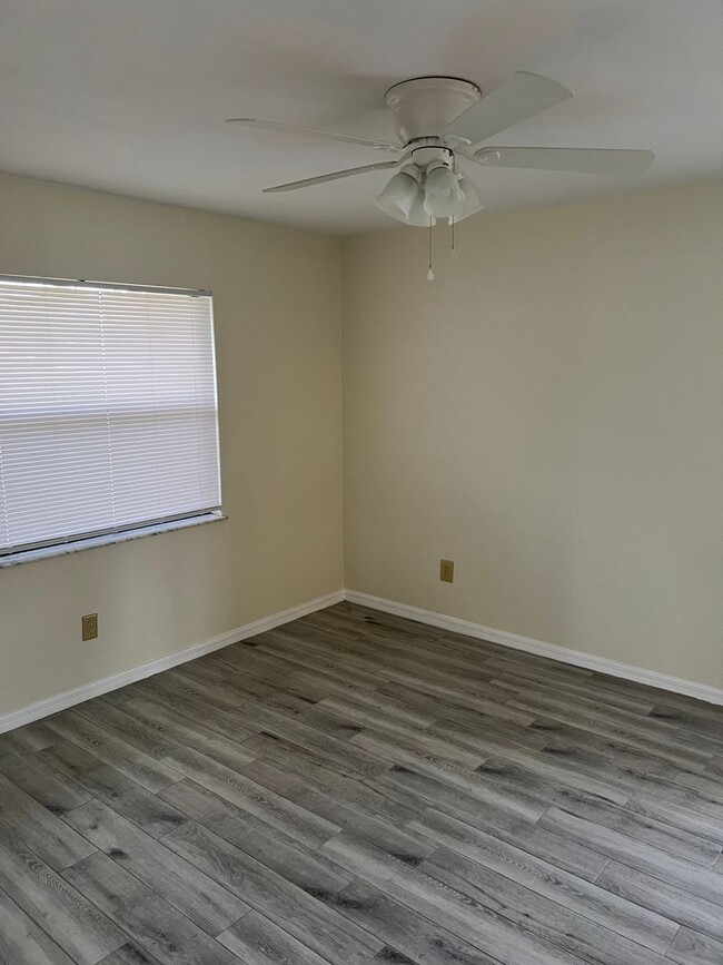 Building Photo - 3 BEDROOM 2 BATH  RENTAL  HOME IN THE SOUT...