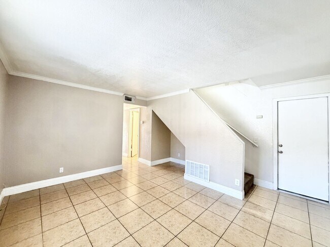 Building Photo - AVAILABLE NOW!! 3 Bedroom / 2 Bathroom Townhouse with pool in Cathedral City