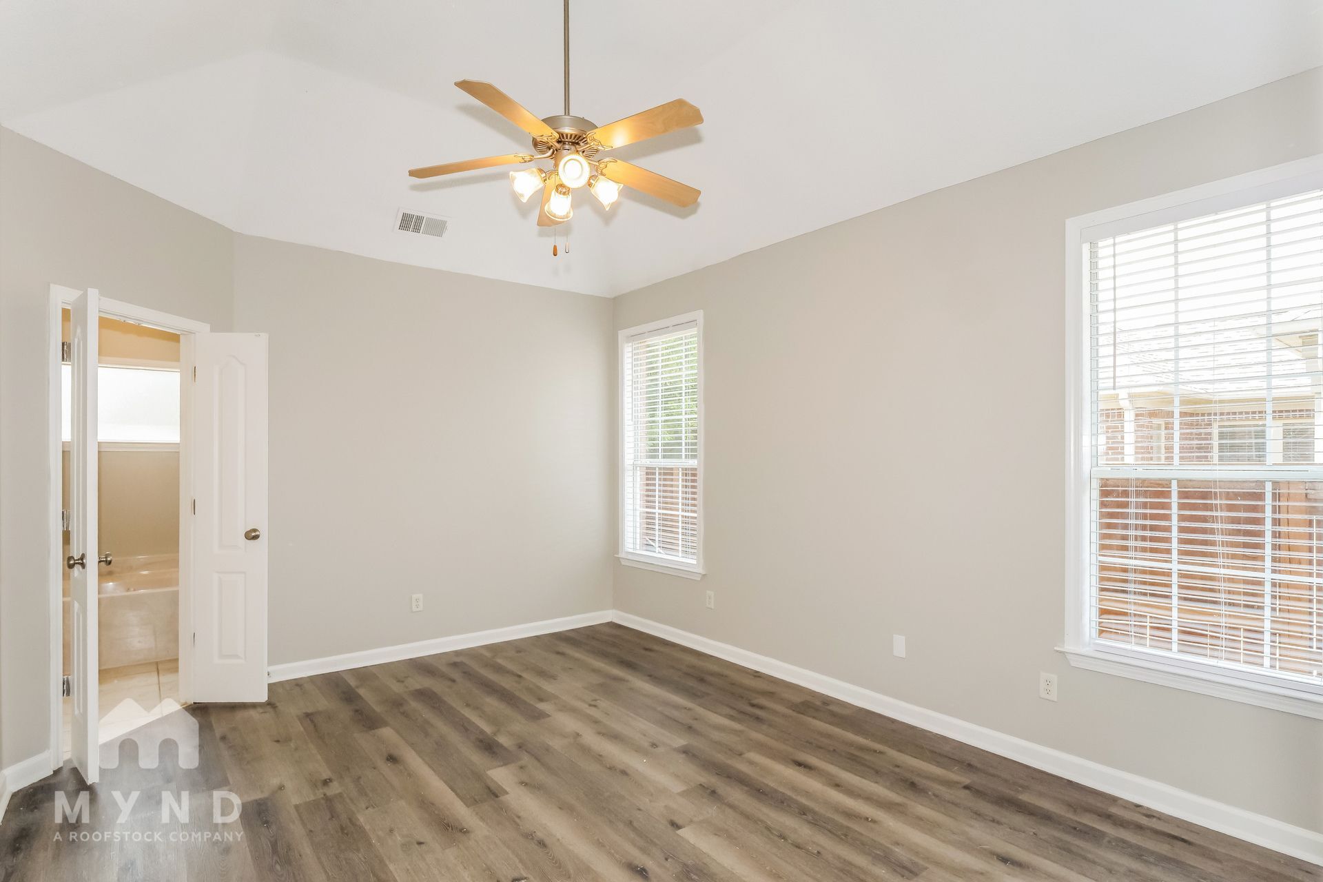 Building Photo - 8647 Rogers Park Ave