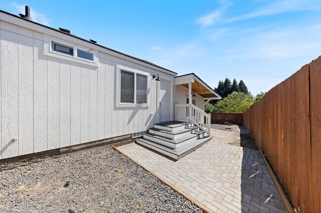 Building Photo - Updated Duplex