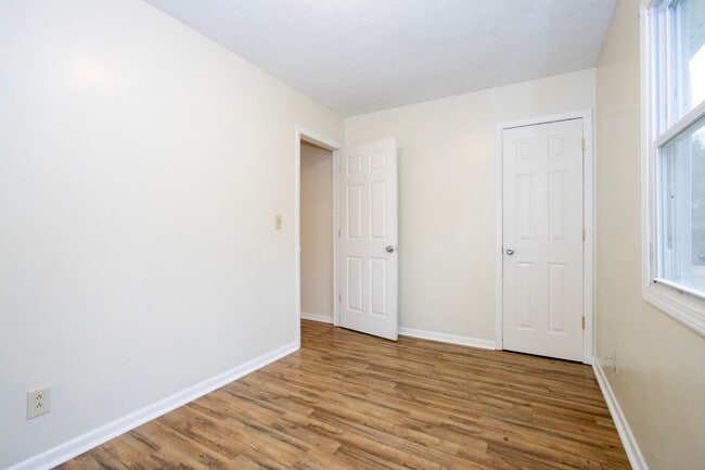 Building Photo - Two bedroom apartment