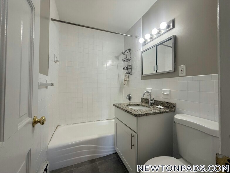 Building Photo - 264 Grove St