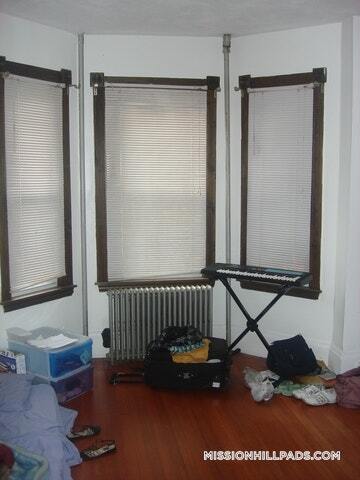 Building Photo - 40 Hillside St