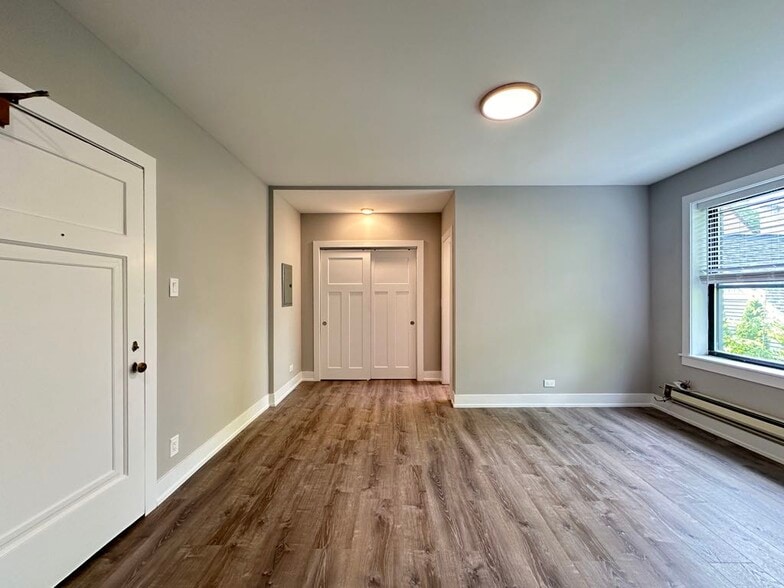 Building Photo - 4551 N Damen Ave