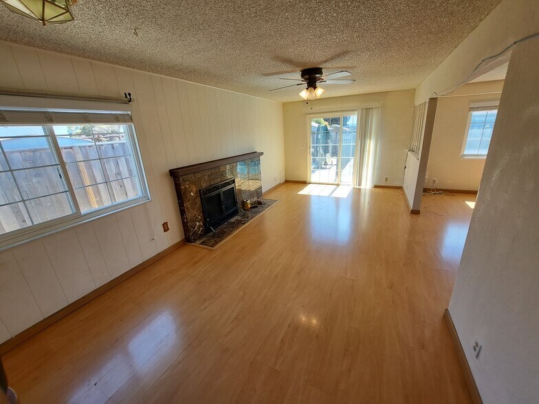 Dining room and Fire Place - 5517 Fiesta Rd